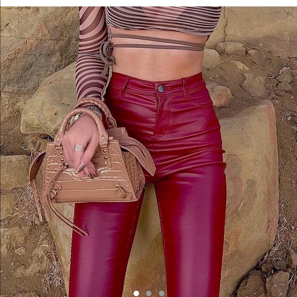 I have bought it at Neiman Marcus for 2600$ a month ago, wore it once - Picture 1 of 3